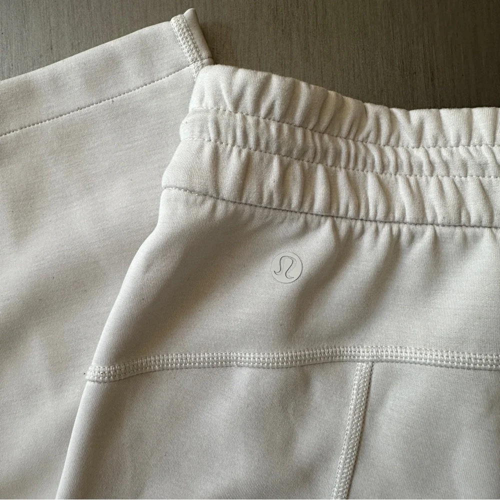 Lululemon Softstreme High-Rise Straight Leg Crop Bone - Size 6 Like NEW! - Picture 8 of 10